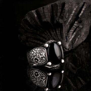 ONİX TAŞLI KALEM İŞLEME MODEL 925 AYAR GÜMÜŞ ERKEK YÜZÜK