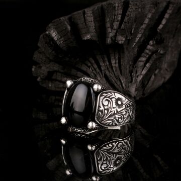 ONİX TAŞLI KALEM İŞLEME MODEL 925 AYAR GÜMÜŞ ERKEK YÜZÜK