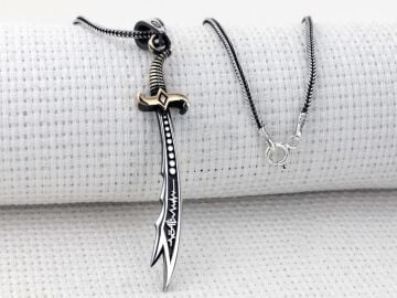 Kalp Atışlı Hz Ali Yazılı Zülfikar Kılıcı 925 Ayar Gümüş Kolye