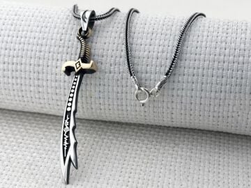 Kalp Atışlı Hz Ali Yazılı Zülfikar Kılıcı 925 Ayar Gümüş Kolye