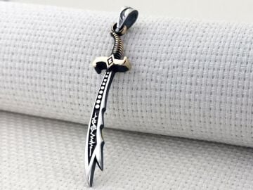 Kalp Atışlı Hz Ali Yazılı Zülfikar Kılıcı 925 Ayar Gümüş Kolye Ucu