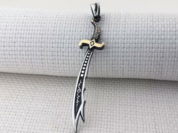 Kalp Atışlı Hz Ali Yazılı Büyük Boy Zülfikar Kılıcı 925 Ayar Gümüş Kolye Ucu