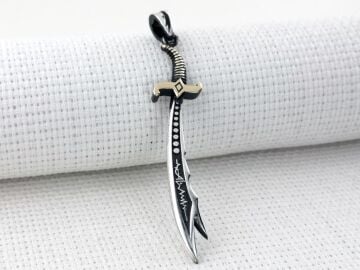 Kalp Atışlı Hz Ali Yazılı Büyük Boy Zülfikar Kılıcı 925 Ayar Gümüş Kolye Ucu