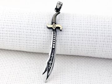 Kalp Atışlı Hz Ali Yazılı Büyük Boy Zülfikar Kılıcı 925 Ayar Gümüş Kolye Ucu