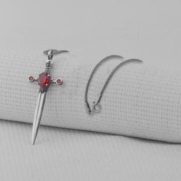 Kırmızı Zirkon Taşlı Şovalye Kılıcı 925 Ayar Erkek Gümüş Kolye