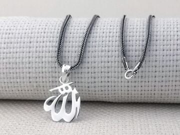 Allah Yazılı Küçük Boy Parlak 925 Ayar Gümüş Kolye
