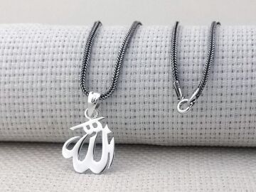 Allah Yazılı Küçük Boy Parlak 925 Ayar Gümüş Kolye