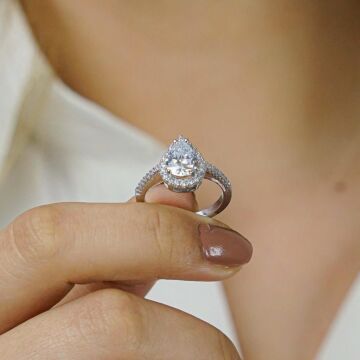 Pırlanta Tasarımlı Damla Model TekTaş Gümüş Yüzük