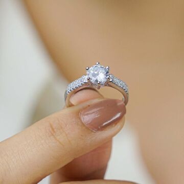 Pırlanta Tasarımlı Zirkon Taşlı 925 Ayar Gümüş TektaşYüzük