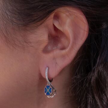 Kalp Tasarımlı Sallantılı 925 Ayar Gümüş Küpe