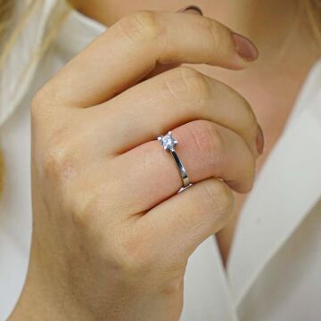 Tektaş Pırlanta Montürlü 925 Ayar Gümüş Kadın Yüzük