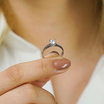 Tektaş Pırlanta Montürlü 925 Ayar Gümüş Kadın Yüzük