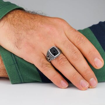 Siyah Zirkon Taşlı Osmanlı Tuğra Motifli 925 Ayar Gümüş ErkekYüzük