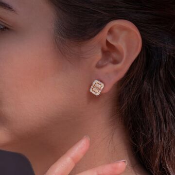 Baget Taşlı Altın Kaplamalı 925 Ayar Gümüş J Küpe