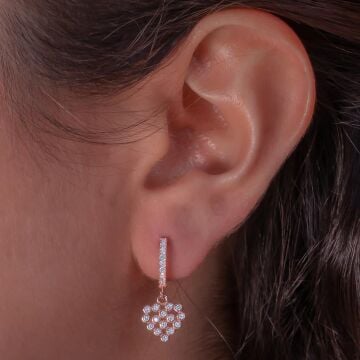 Kalp Tasarımlı Beyaz Zirkon Taşlı Sallantılı 925 Ayar Gümüş Küpe