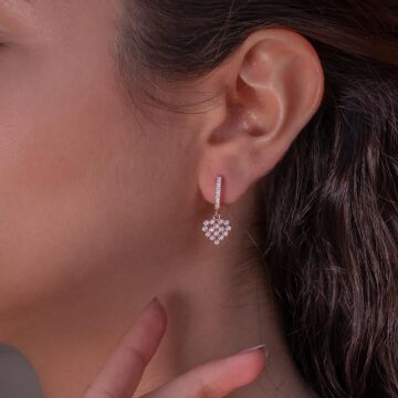 Kalp Tasarımlı Beyaz Zirkon Taşlı Sallantılı 925 Ayar Gümüş Küpe