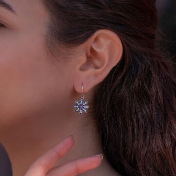 Çiçek Tasarımlı Beyaz Mor Zirkon Taşlı Çengelli Gümüş Küpe