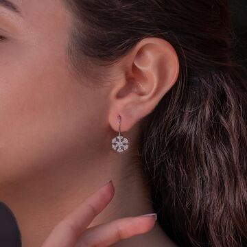 Kar Tanesi Tasarımlı Çengelli 925 Ayar Gümüş Küpe