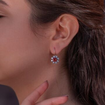 Çiçek Tasarımlı Kırmızı Beyaz Zirkon Taşlı Çengelli 925 Ayar Gümüş Küpe