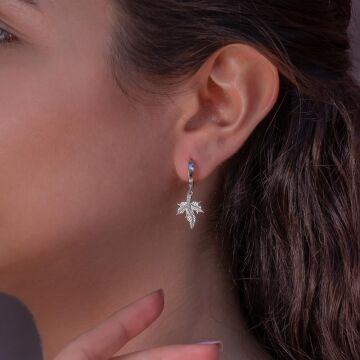 Çınar Yaprağı Motifli Sallantılı 925 Ayar Gümüş Küpe