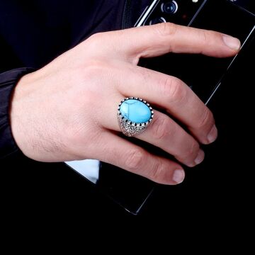 TURKUAZ TAŞLI KALEM İŞLEME MOTİFLİ 925 AYAR GÜMÜŞ ERKEK YÜZÜK