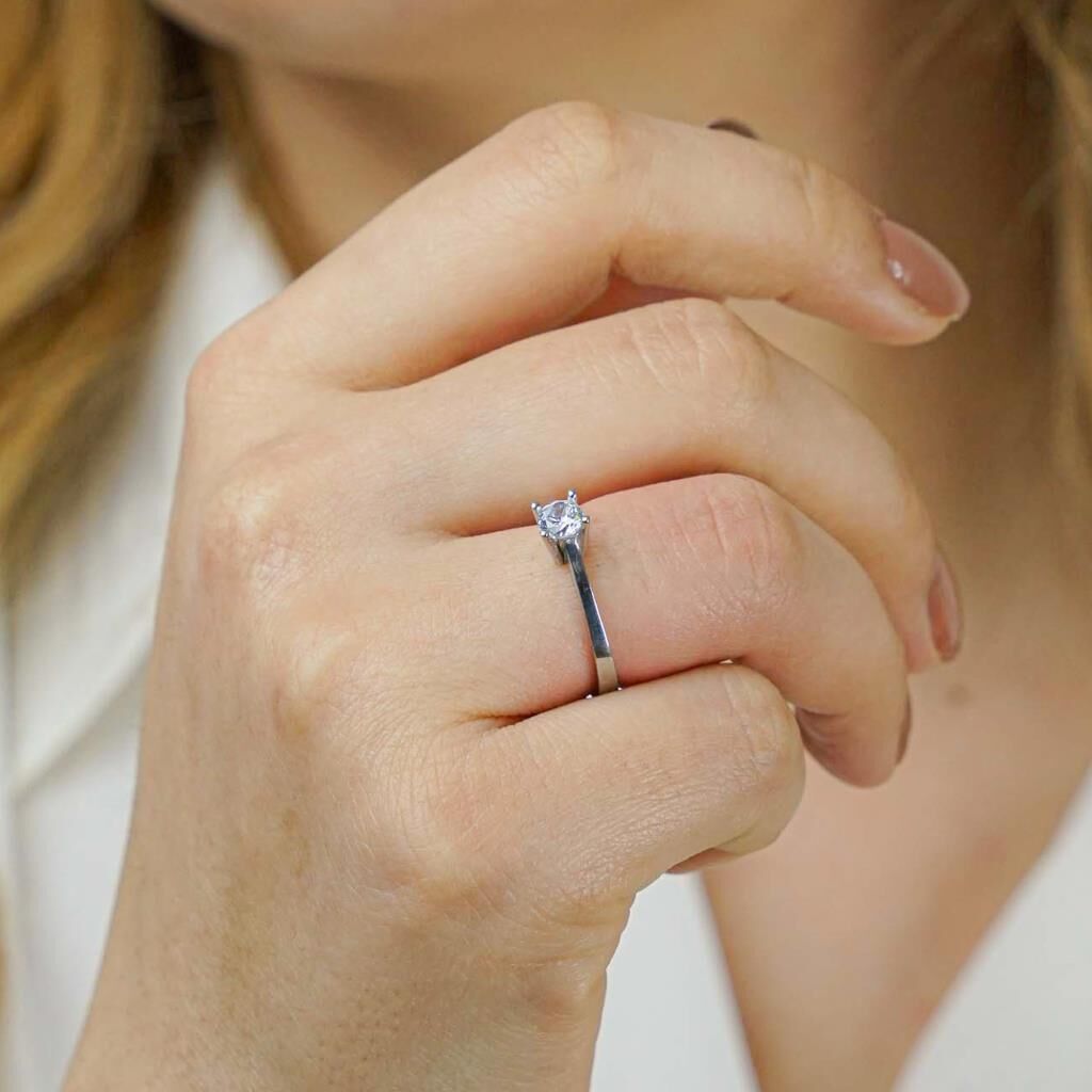 Tektaş Pırlanta Tasarımlı Kalp Detaylı 925 Ayar Gümüş Yüzük