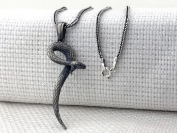 Üç Boyutlu Kara Mamba Yılan Figürlü 925 Ayar Gümüş Kolye