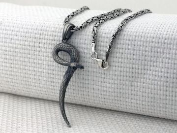 Üç Boyutlu Kara Mamba Yılan Figürlü Kral Zincirli 925 Ayar Gümüş Kolye