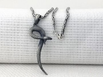 Üç Boyutlu Kara Mamba Yılan Figürlü Kral Zincirli 925 Ayar Gümüş Kolye