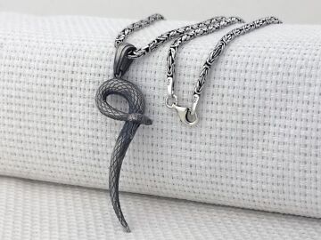 Üç Boyutlu Kara Mamba Yılan Figürlü Kral Zincirli 925 Ayar Gümüş Kolye