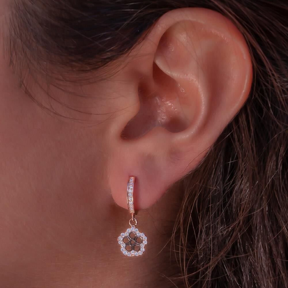 Çiçek Tasarımlı Yıldız Detaylı Sallantılı 925 Ayar Gümüş Küpe