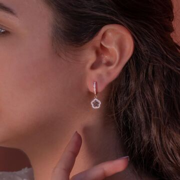 Çiçek Tasarımlı Yıldız Detaylı Sallantılı 925 Ayar Gümüş Küpe