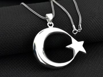 Büyük Boy Şanlı Ay Yıldızımız Tasarımlı 925 Ayar Gümüş Kolye