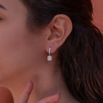 Pırlanta Tasarımlı Baget Taşlı Sallantılı 925 Ayar Gümüş Küpe