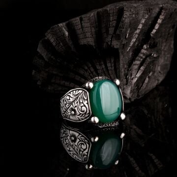 YEŞİL AKİK TAŞLI KALEM İŞLEME MODEL 925 AYAR GÜMÜŞ ERKEK YÜZÜK