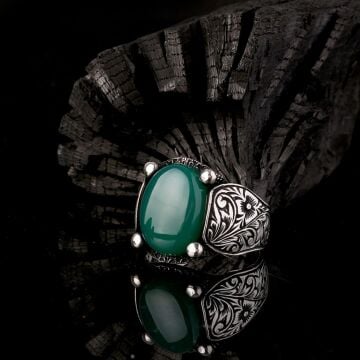 YEŞİL AKİK TAŞLI KALEM İŞLEME MODEL 925 AYAR GÜMÜŞ ERKEK YÜZÜK