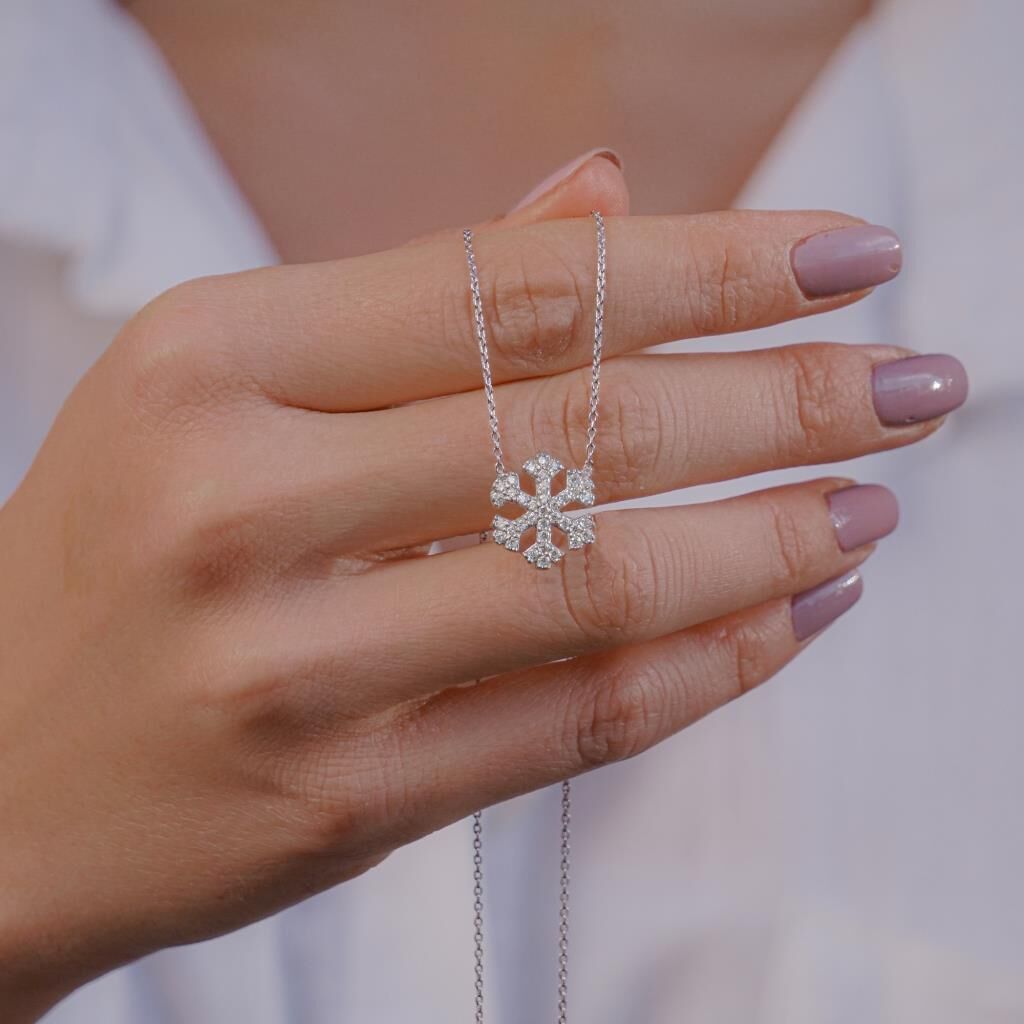 Kar Tanesi Tasarımlı 925 Ayar Gümüş Kadın Kolye