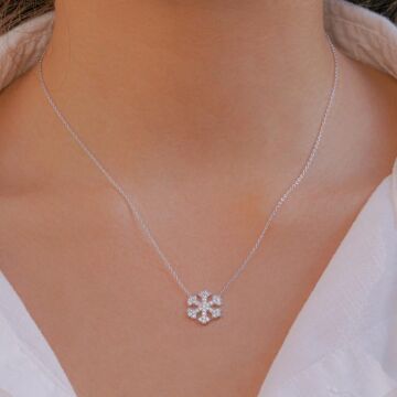 Kar Tanesi Tasarımlı 925 Ayar Gümüş Kadın Kolye