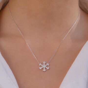 Kar Tanesi Tasarımlı Beyaz Zirkon Taşlı 925 Ayar Gümüş Kadın Kolye