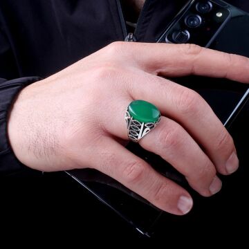 YEŞİL AKİK TAŞLI OVAL MODEL 925 AYAR GÜMÜŞ ERKEK YÜZÜK