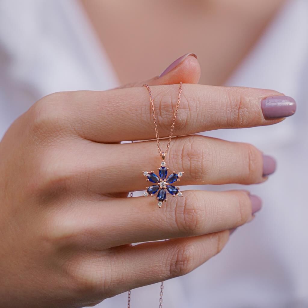 Lotus Çiçeği Tasarımlı Mavi Zirkon Taşlı Rose 925 Ayar Gümüş Kadın Kolye