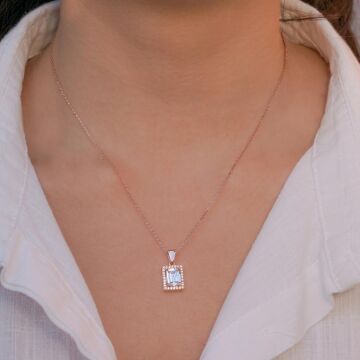 Büyük Baget Taşlı Rose Kaplama 925 Ayar Gümüş Kadın Kolye