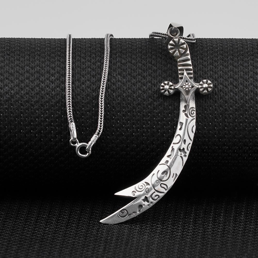 İşlemeli Zülfikar Kılıç Gümüş Kolye