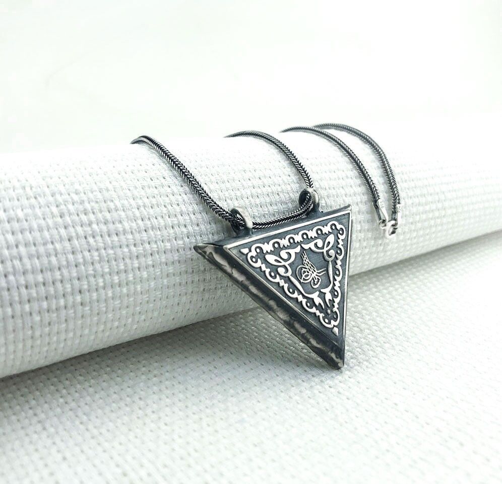 925 Ayar Gümüş Osmanlı Tuğralı Üçgen Muska Kabı Kolye