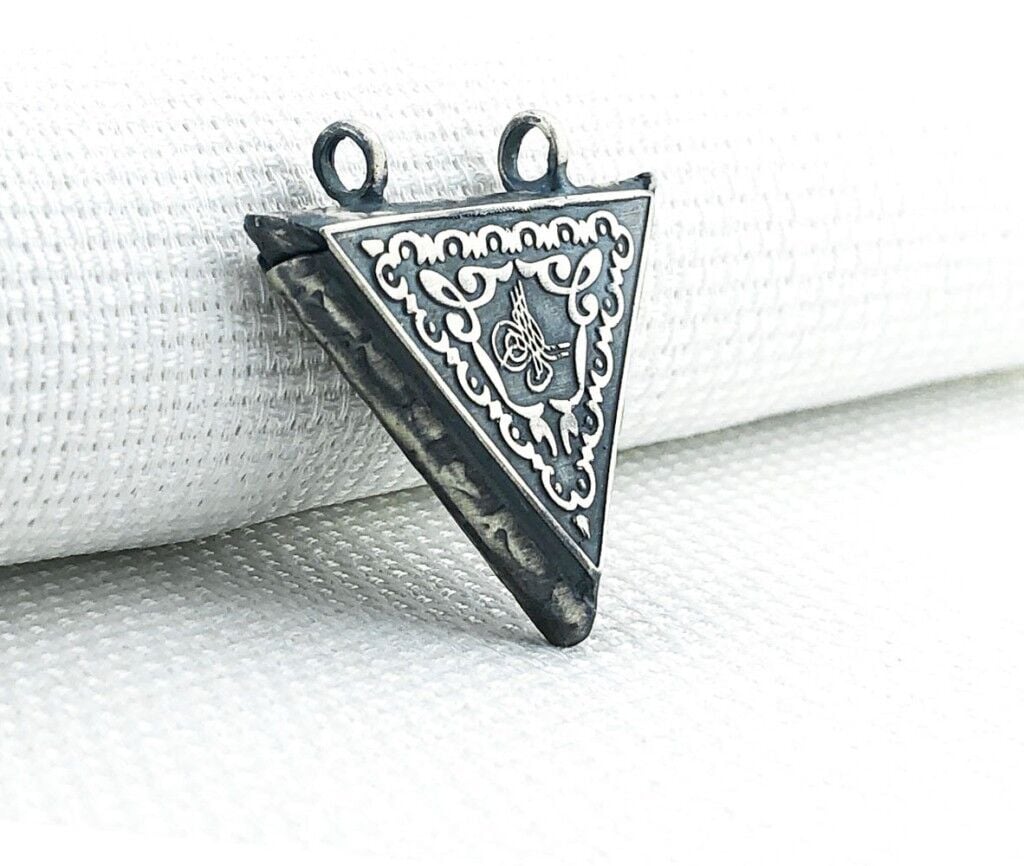 925 Ayar Gümüş Osmanlı Tuğralı Üçgen Muska Kabı Kolye Ucu
