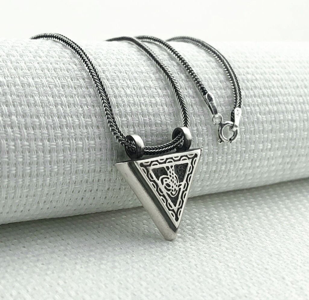925 Ayar Osmanlı Tuğralı Üçgen Muska Kabı Gümüş Kolye