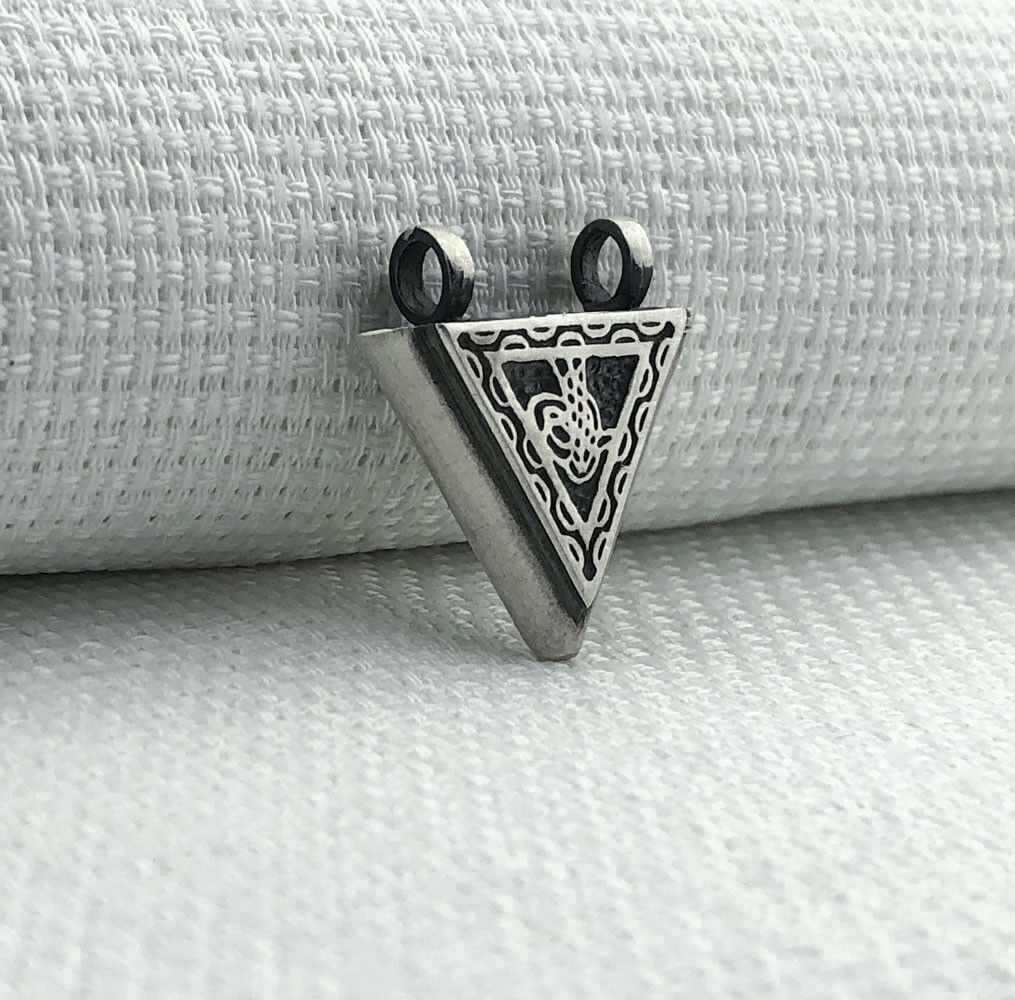 925 Ayar Osmanlı Tuğralı Üçgen Muska Kabı Gümüş Kolye Ucu