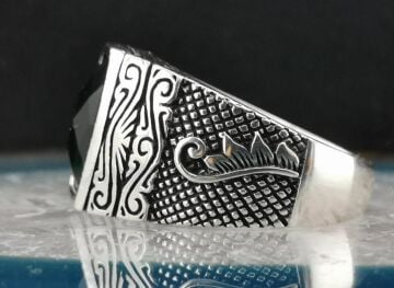 Özel İşlemeli Yeşil Zirkon Taşlı 925 Ayar Gümüş Yüzük