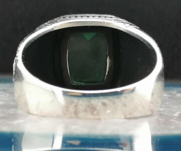 Özel İşlemeli Yeşil Zirkon Taşlı 925 Ayar Gümüş Yüzük