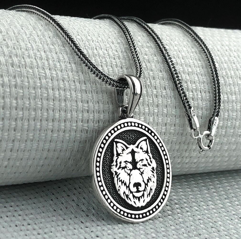 925 Ayar Kurt Motifli Gümüş Kolye